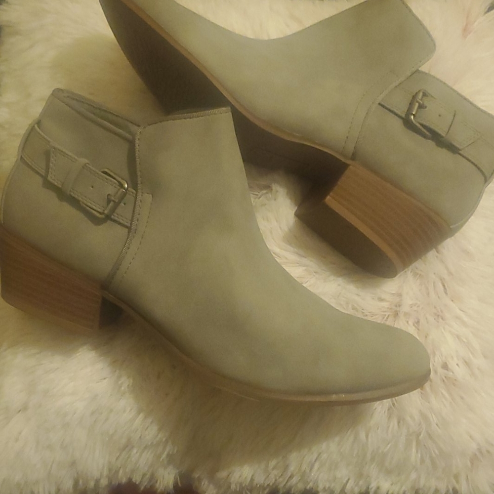 NWOT Spirit Size 10 Bootie